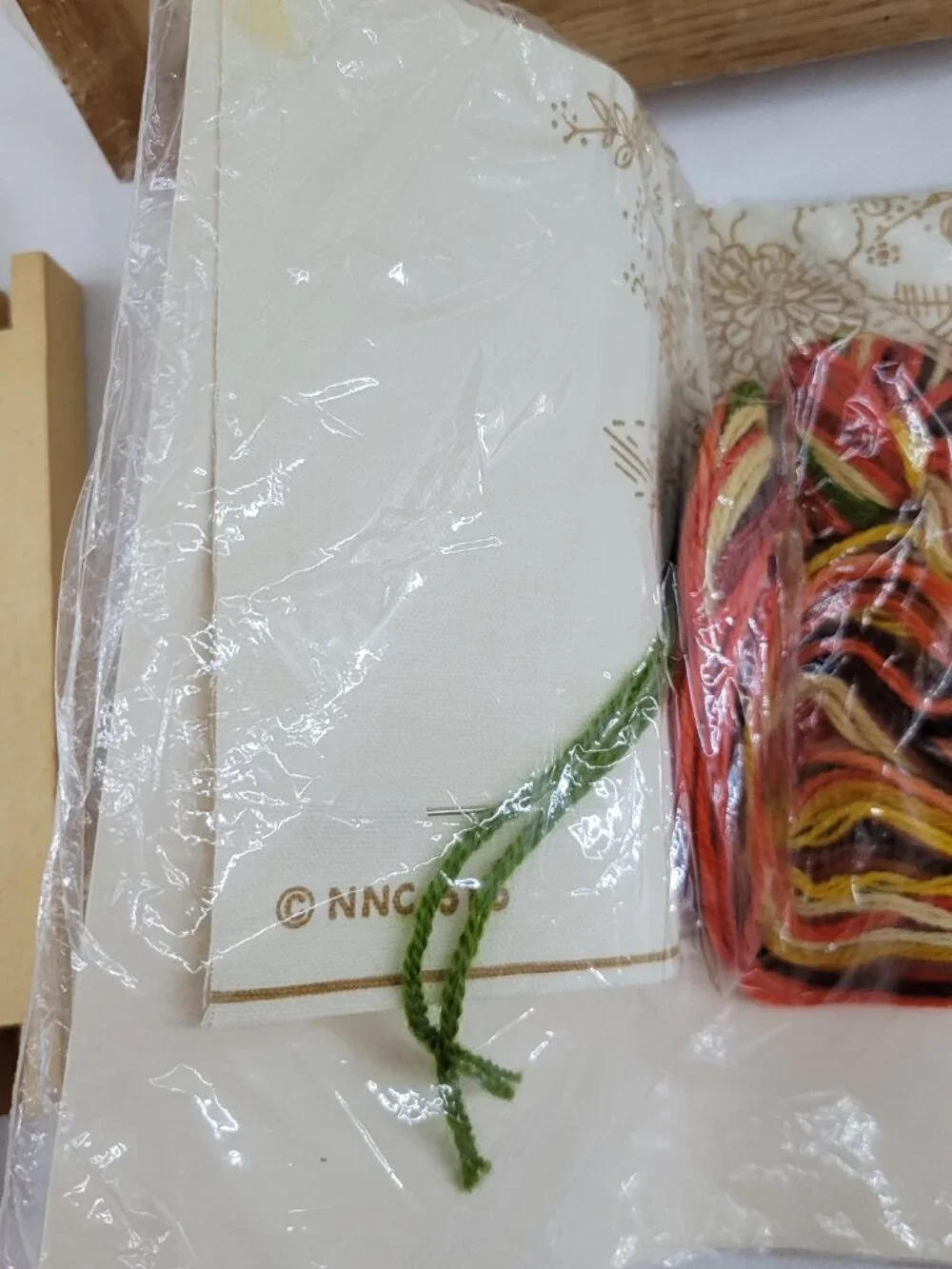 1978 Creative Circle Crewel Kit #516 Zinnias PLUS Frame and Stretch Bars VTG New